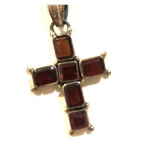 Garnet cross in silver